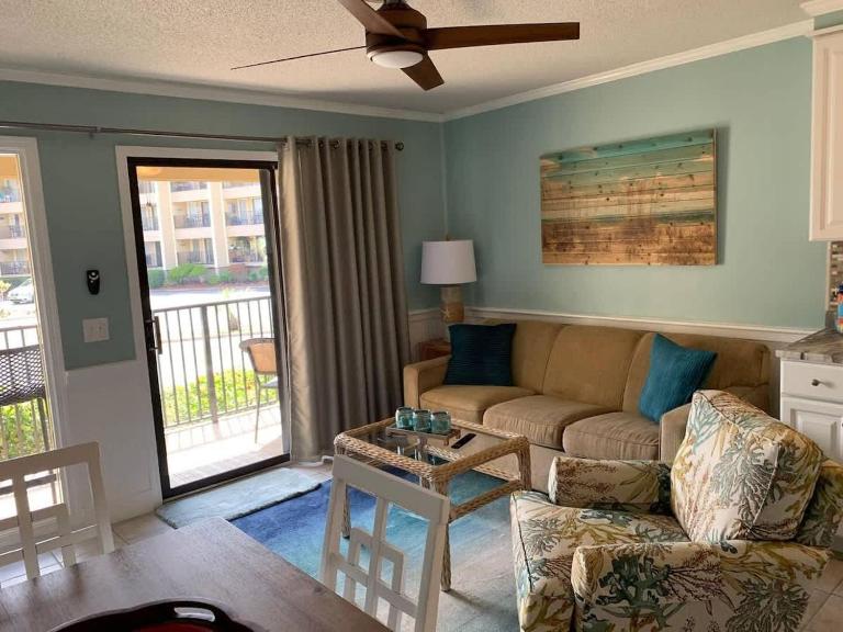 Ocean Villa C147 - Steps from Beach and Pool - Bed and Breakfast Hilton Head