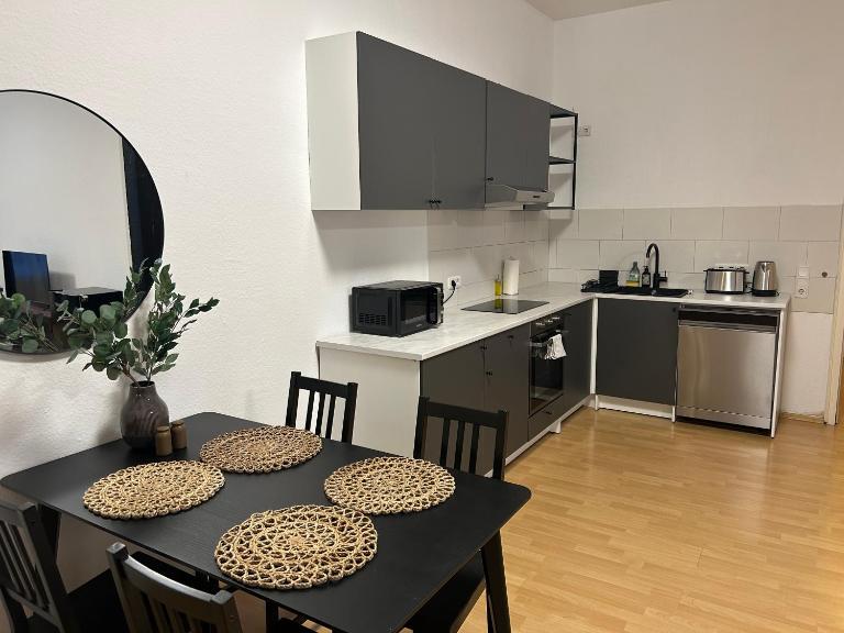 Ruhiges Altbau-Juwel im Zentrum, 2 Schlafzimmer für 4 Gäste - B&B Magdeburg