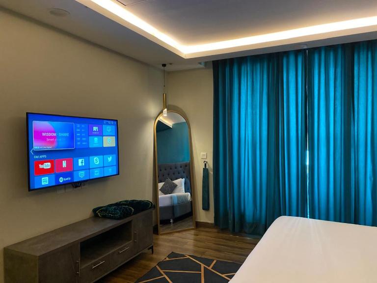 Goldcrest Signature 2 Bedroom Premium Apartment in DHA - Bed and Breakfast Lahore