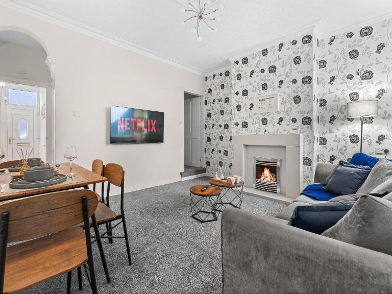 Stoke Work Stay - Contractors and Families - Sleeps 6 - Ferienwohnung Stoke-on-Trent