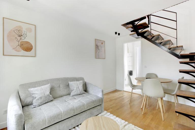Large air-conditioned 2BR duplex - Close to Paris - B&B La Plaine-Saint-Denis