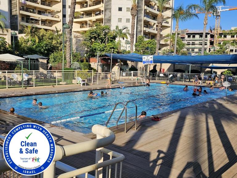 A Dream Place in Raanana, up to 5 guests - Swimming Pool - Jacuzzi & Gym - Chambres d'hôtes Ra'anana
