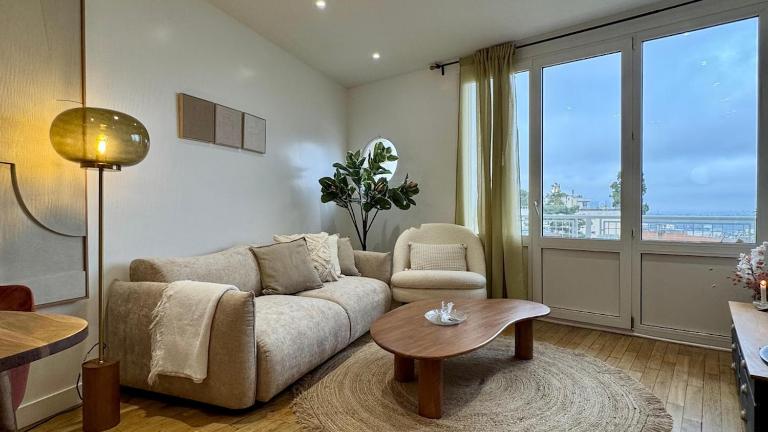 Vue Paris 1 min de la gare - B&B Saint-Cloud