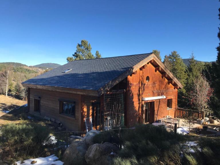 Une chambre d'hôtes au coeur du chalet Mitja, calme et bien être assurés - Bed and Breakfast La Cabanasse