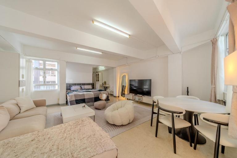 Huge Studio and Rooftop in Central - B&B Hong Kong