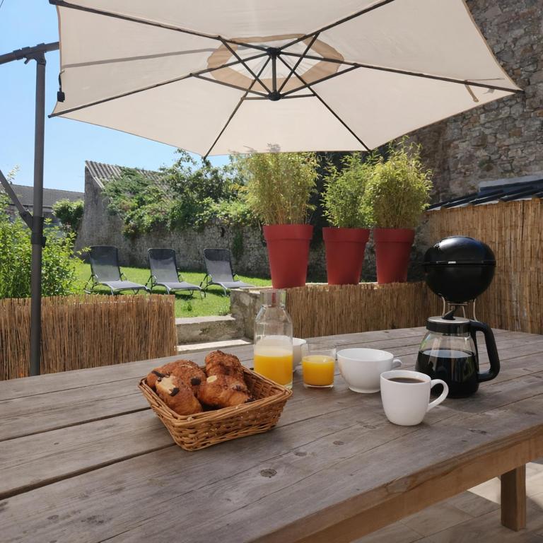 Gîte 3 étoiles à Lessay, Jardin clos, 3 chambres, proche plages, chiens acceptés - B&B Lessay
