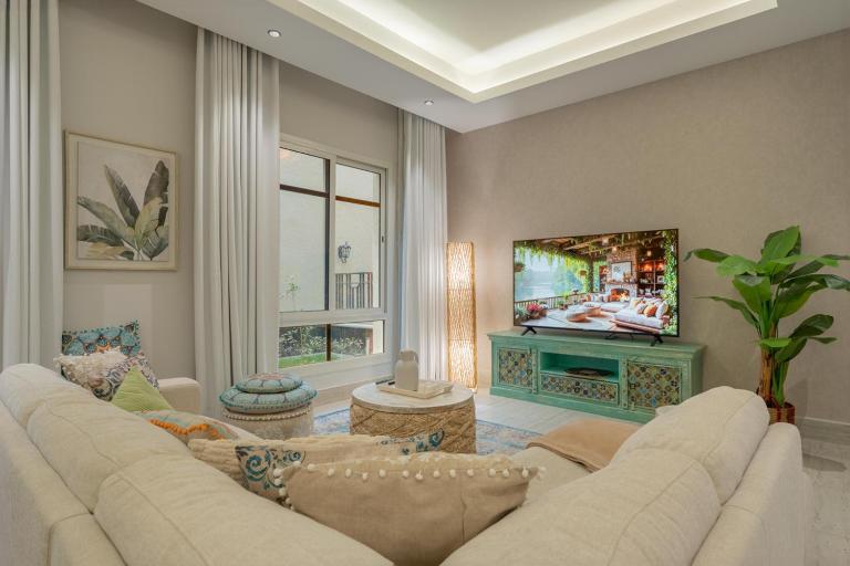 Layali Properties - Boho Oasis 3BR Apt - Convention and Exhibition Center - B&B Riad