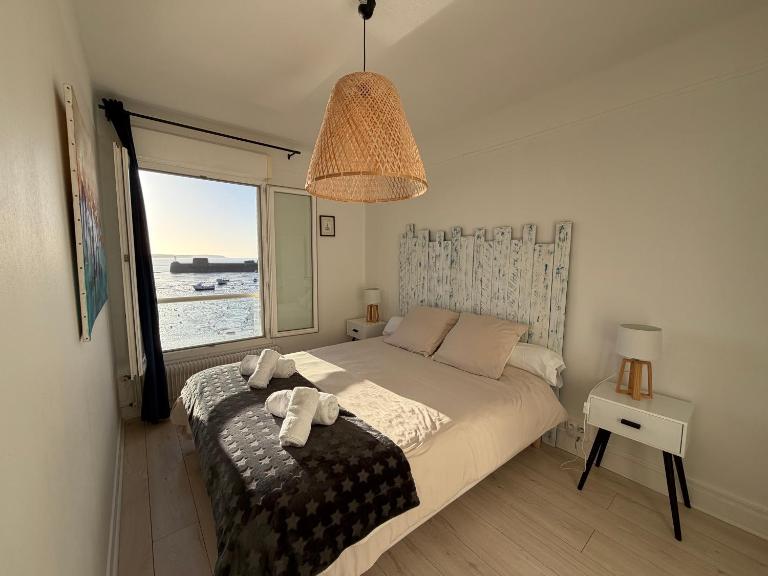 Côté Criée sur le port de pêche - B&B Granville