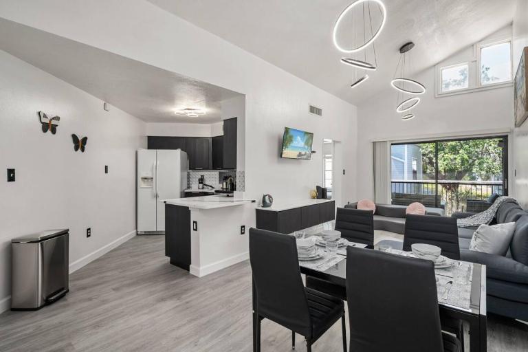 Condo with Pool, Gym, Golf, Jacuzzi and Game Areas - B&B Orlando