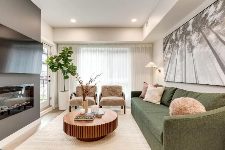 Bright & Homey Haven w/ Hot Tub, Pool + Near Banff - B&B Dead Man's Flats