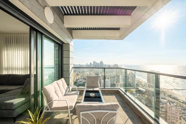 Prestige 4BR Breathtaking Sea Views l Mamad - Ferienwohnung Bat Jam
