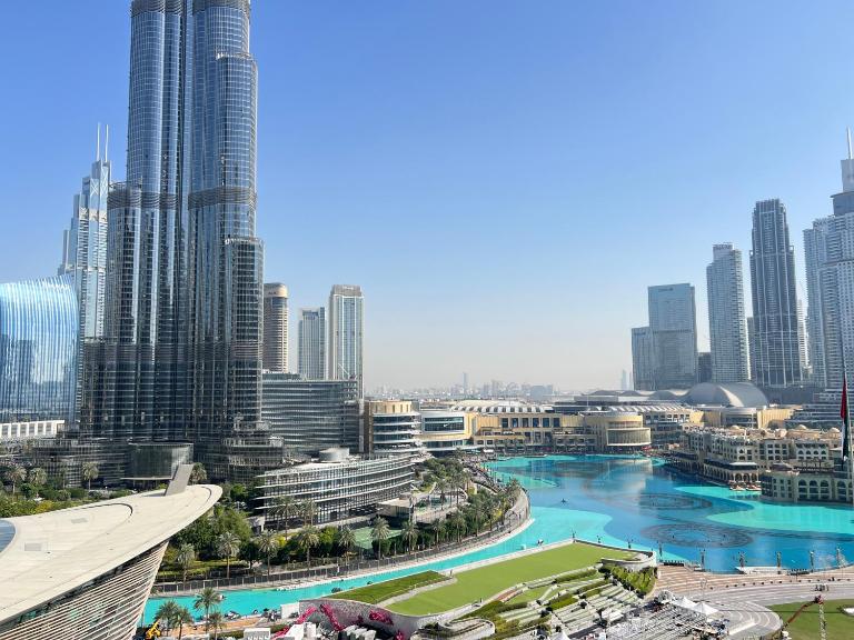 Stunning Burj Khalifa & Fountain Views - Luxury 2BR - 5 minutes walk to Dubai Mall - B&B Dubai