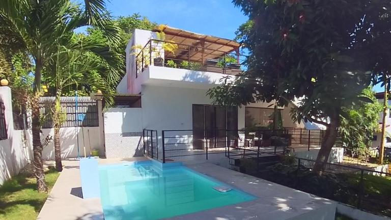Designer Villa "Sunset Hills" with Pool - B&B Puerto Princesa