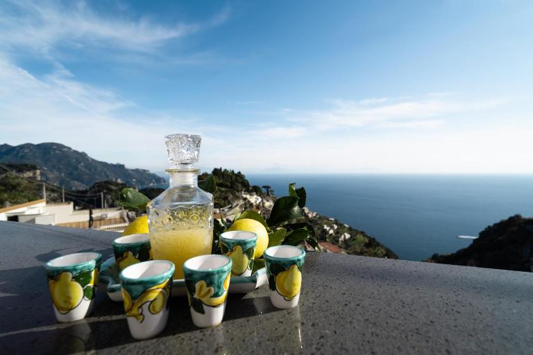 Casa Astrea Terrace over the Blue, Relax e Parking - B&B Amalfi