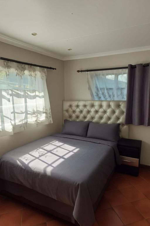 Charming bachelor Flat, Fiber Wifi, Close to UJ, Milpark - B&B Johannesburg