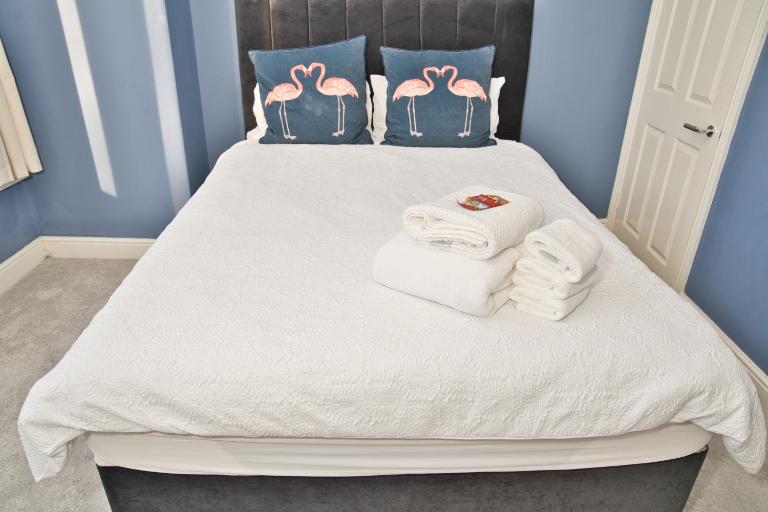 Modern House in Ealing, Free Parking, Fast WiFi with Garden - Bed and Breakfast Ealing