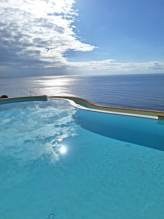 Villa Patty with infinity pool in front of the sea, parking and wifi - Bed and Breakfast Torre delle Stelle
