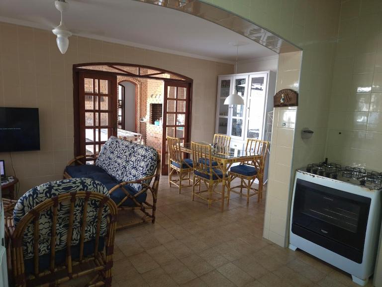 Casa a 400m da praia com ar para 16 pessoas com enxoval completo - B&B Caraguatatuba