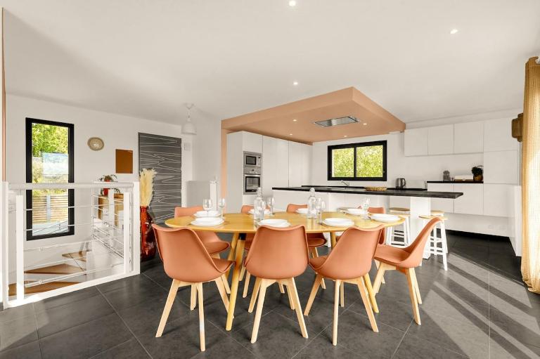 Villa moderne avec vue à Péchabou - B&B Péchabou