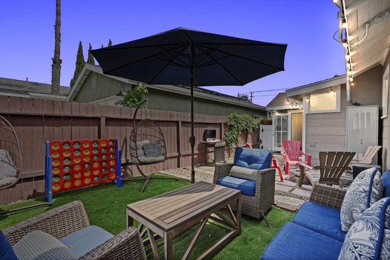 Fire pit, Game Room & BBQ - Family-Friendly Home - B&B Long Beach