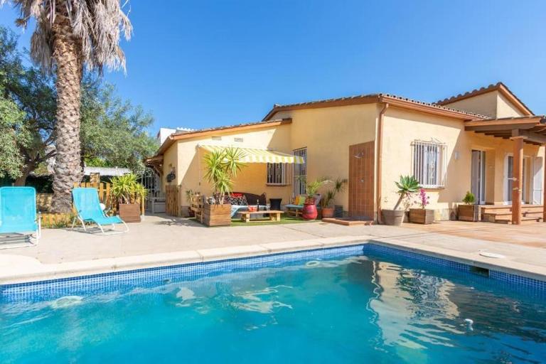 SWIMING-POOL house in dowtown, beach, WIFI - Ferienwohnung Empuriabrava