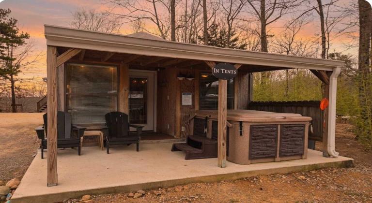 Get InTents indoor pool hot tub & more - Bed and Breakfast Bryant