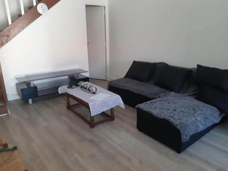 Duplex appartement - Bed and Breakfast Étampes