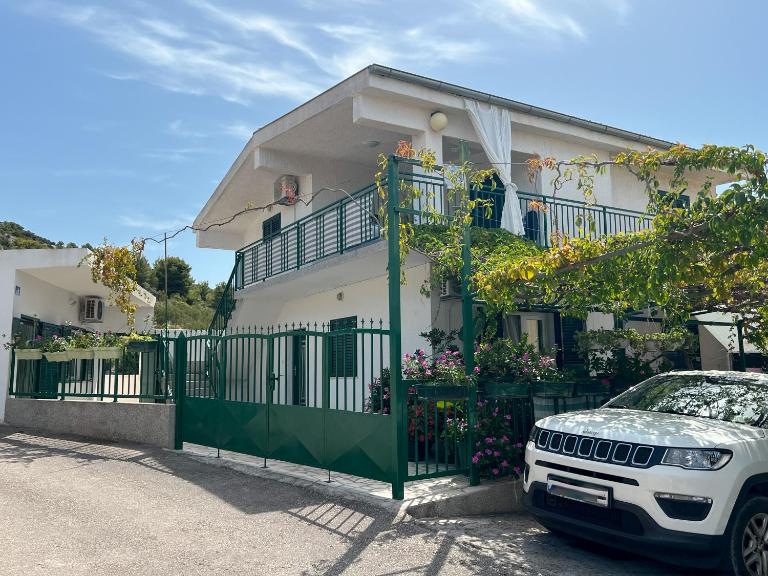 Apartments Nediljka - Dolac, Primosten - B&B Primošten