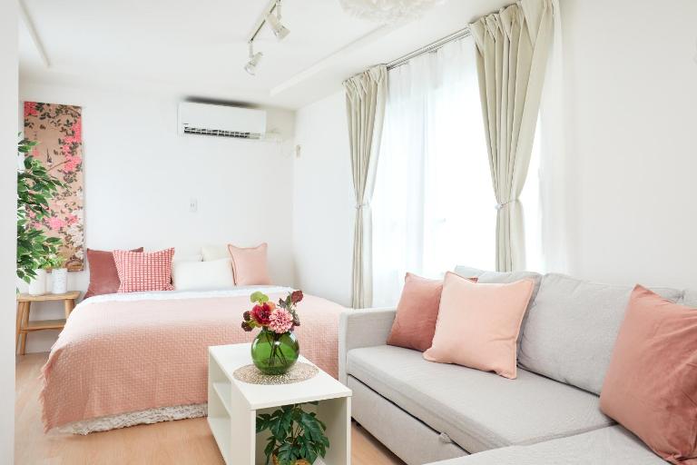 3-min walk to bus stop, direct to Shibuya Shinjuku - B&B Tokio