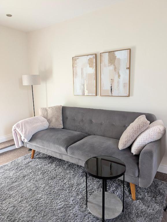 Bright 1-Bed Flat, Free Parking, Easy City Access - B&B Leeds
