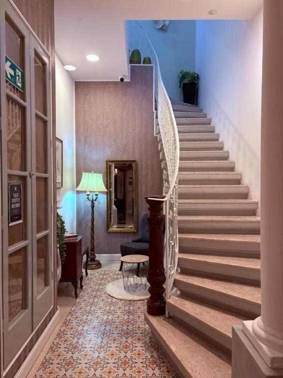 Maltese Terrace house with a modern touch - close to airport 4 km - B&B Tarxien