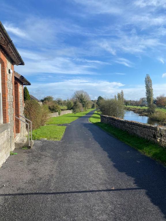 Bright and cozy apartment on Grand Canal Greenway - B&B Daingean