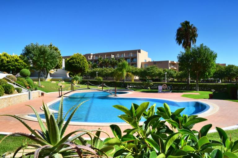 Townhouse 700m from Sao Rafael Beach - B&B Albufeira