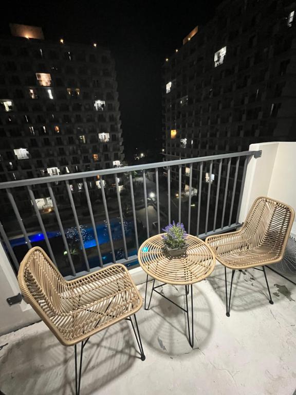 Saekyung Charming condo with pool and city views - B&B Basbas