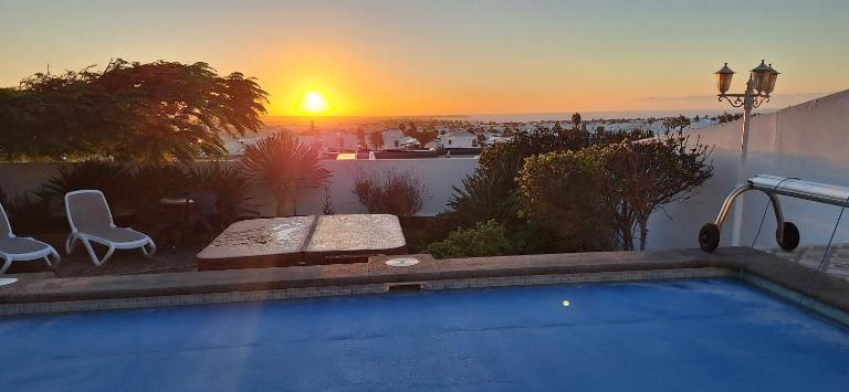 3 bedroom villa with pool and jacuzzi - Bed and Breakfast Playa Blanca