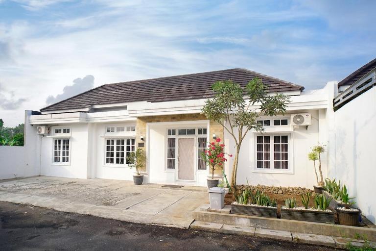 Pilla Villa Purwokerto - B&B Purwokerto