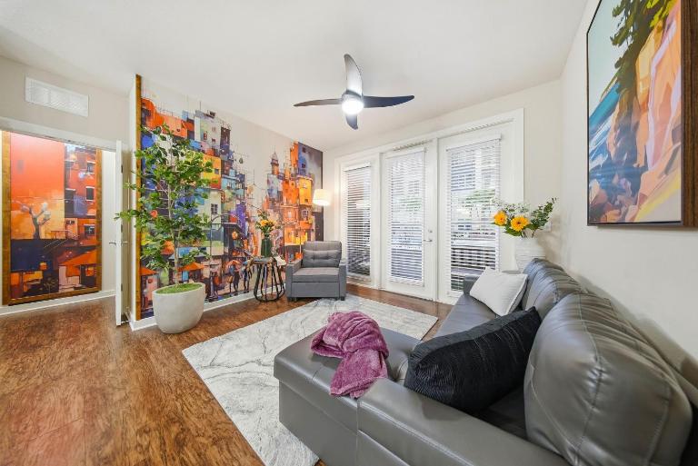 Chic 2BR w Pool Pet-Friendly Unit #14 - Chambres d'hôtes Tampa