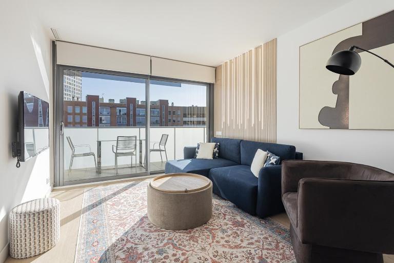 Quiet modern 2 bed apartment with Balcony, Pool and Free Parking - B&B Barcelona