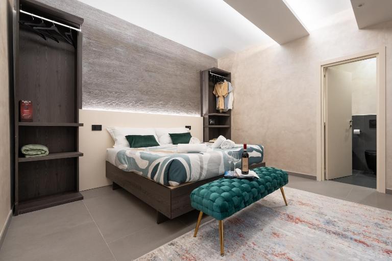Keys of Italy - Essential by Faenza 69 - 7 bdrs - B&B Firenze