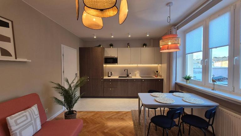 Cozy Apart Centrum- Self Check- In - 3 pokoje - B&B Jelenia Góra