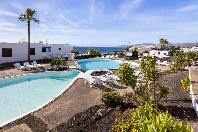 Oceanfront, Sea View, Fast WiFi & Pool in Puerto del Carmen - Chambres d'hôtes Puerto del Carmen