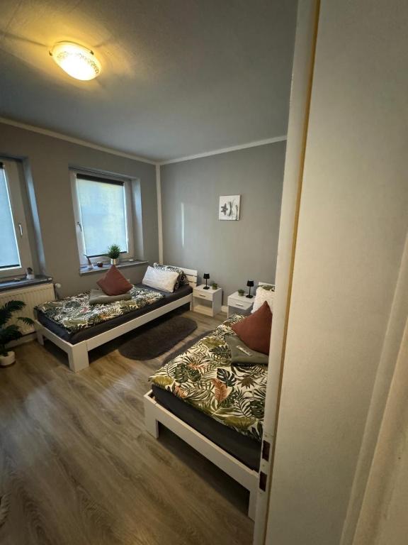 Moderne, zentral gelegene 2-Zimmer-Wohnung für 4 Personen, ideal für Monteure, Messegänger und Touristen - Chambres d'hôtes Leverkusen