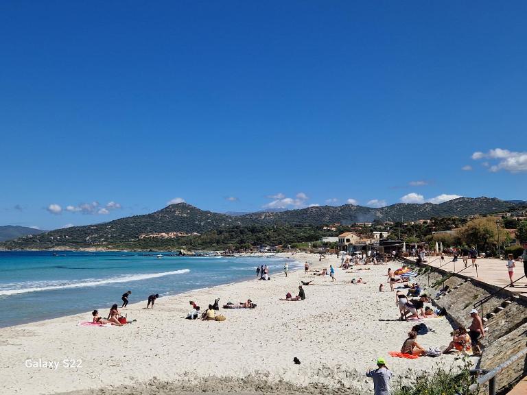 Appartement à 2 mn a pied de la plage L'Ile Rousse Corse - B&B Isola Rossa