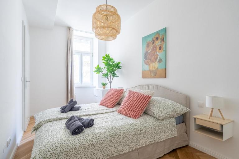 Modern Central Apartment with Balcony - B&B Vienna