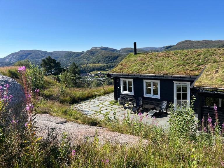 Fantastic view, great holiday house with sauna in Sirdal - B&B Haugen