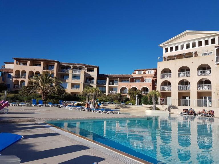 Le Jardin Bleu Agréable T2 vue mer, piscine, jardin - Chambres d'hôtes Six-Fours-les-Plages