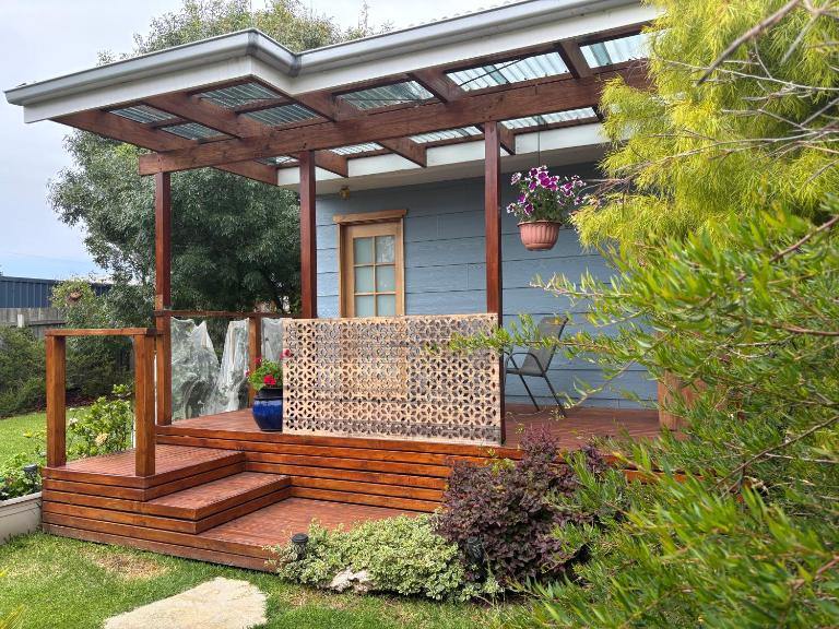 The Blue House - Bed and Breakfast Lake Tyers