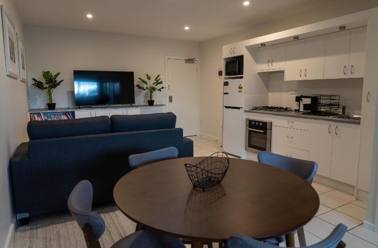 2x Studio Apartments in Islington each with AC, Bathroom, Kitchen, Laundry, Balcony and Wifi - Ferienwohnung Hamilton