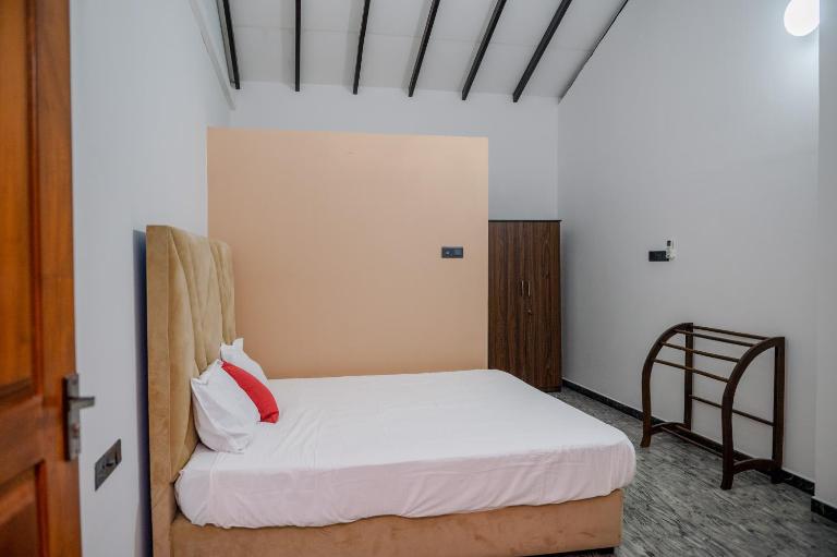 French Villa - Bed and Breakfast Dankotuwa Town