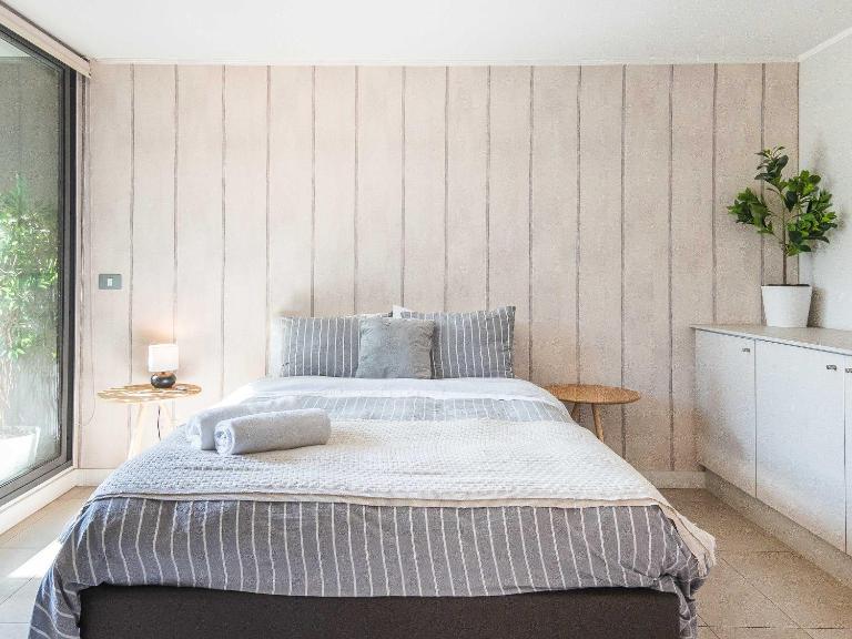 HOM I Mall Plaza Egana I Metro Cercano I Piscina - B&B Santiago